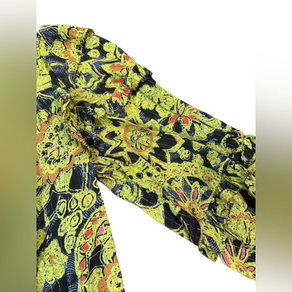 Jennifer & Grace Floral Printed Blouse Yoked Pintucked Tie Detail Size Medium - Picture 5 of 9